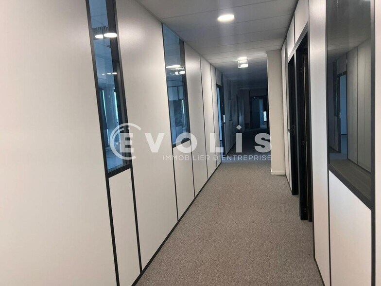 Office in Bordeaux for lease - Interior Photo - Image 3 of 7