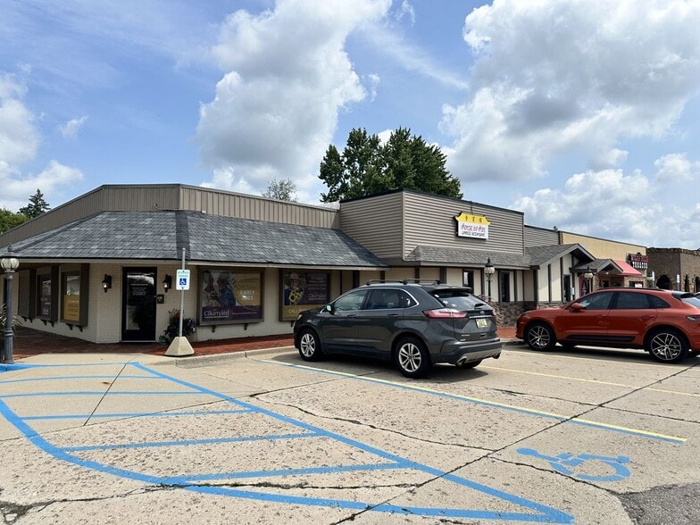631-651 E Saginaw Hwy, Grand Ledge, MI for lease - Building Photo - Image 3 of 18
