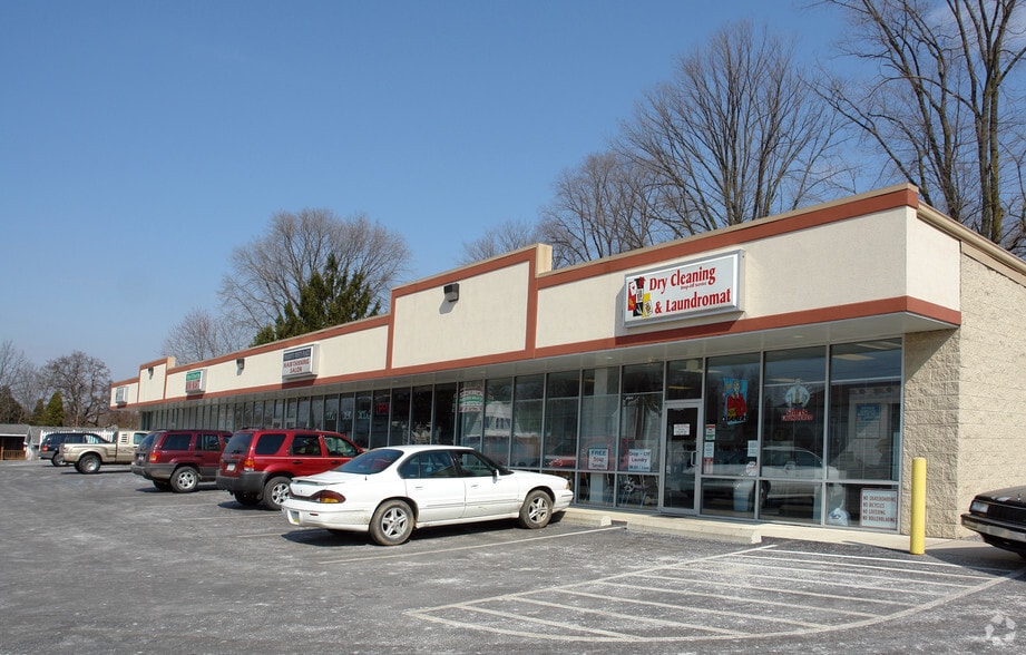 429 S Center Ave, New Stanton, PA à louer - Photo principale - Image 1 de 6