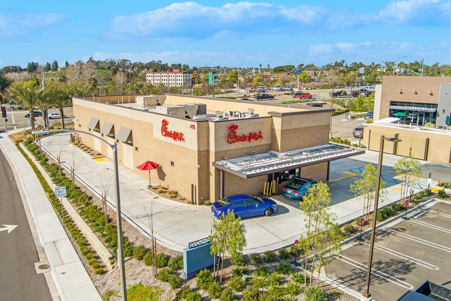 475 Hacienda Dr, Vista, CA for sale - Primary Photo - Image 1 of 2