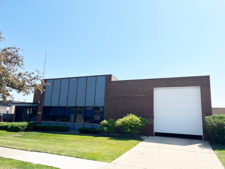 221 King St, Elk Grove Village, IL à vendre - Photo du bâtiment - Image 1 de 4