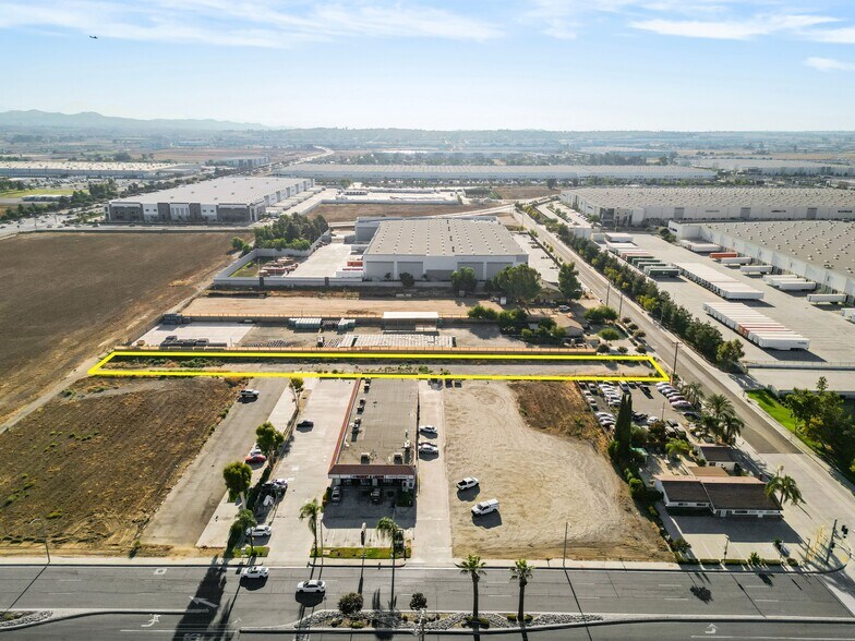 Perry St, Perris, CA à vendre - Aérien - Image 2 de 31