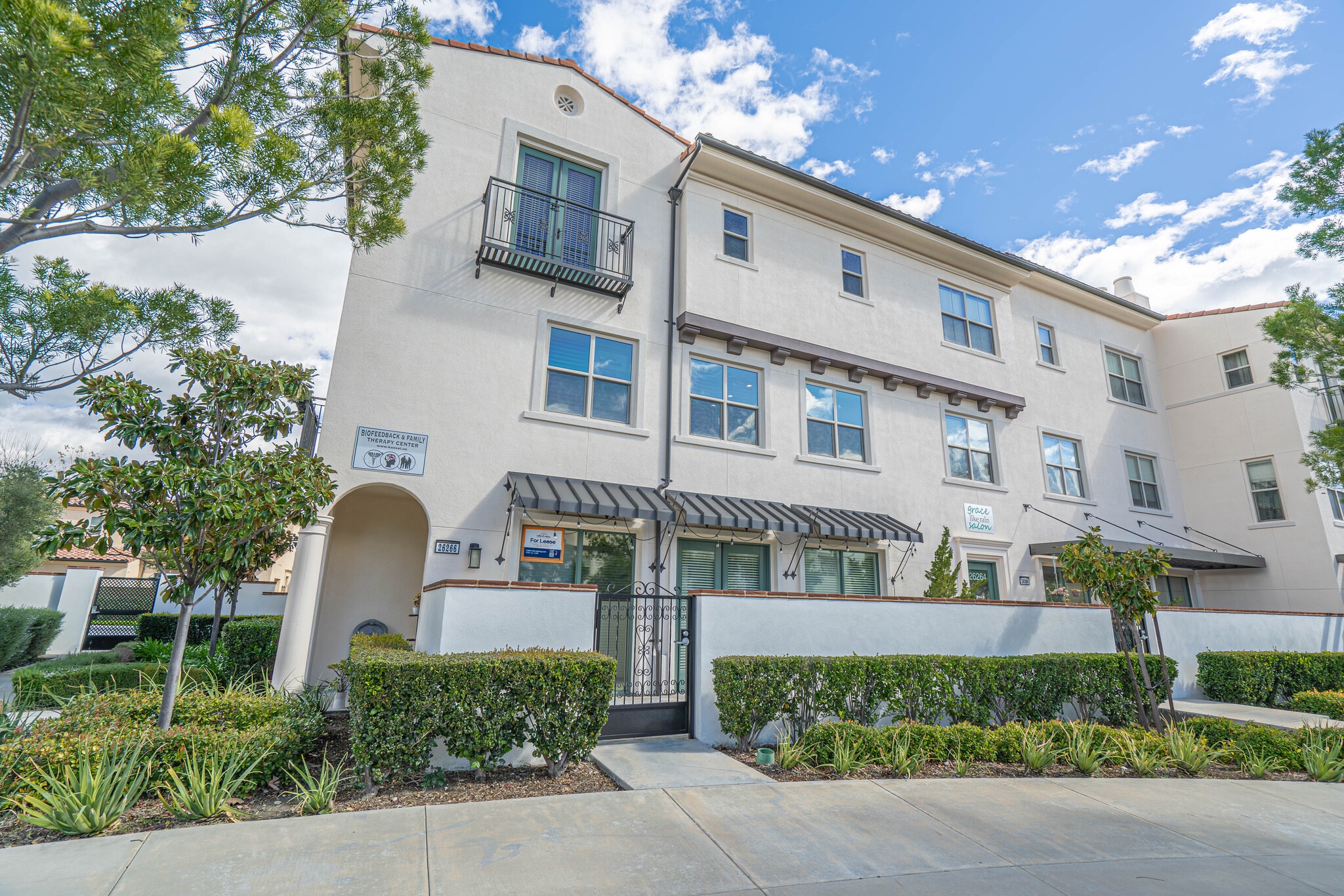 26266 Prima Way, Santa Clarita, CA for lease Primary Photo- Image 1 of 33