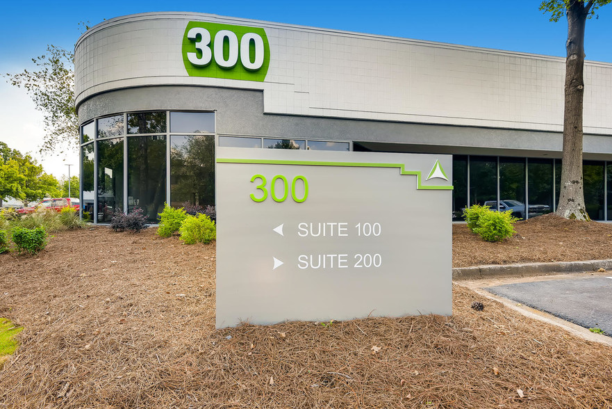 300 Technology Ct SE, Smyrna, GA for lease - Building Photo - Image 1 of 37