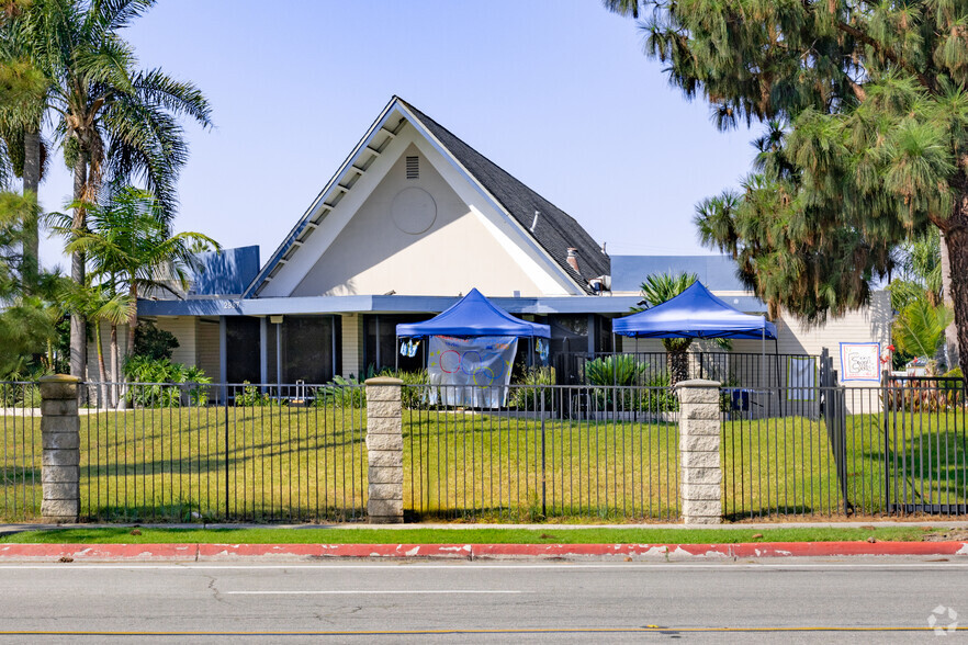 2987 Mesa Verde Dr E, Costa Mesa, CA à vendre - Photo du bâtiment - Image 1 de 1