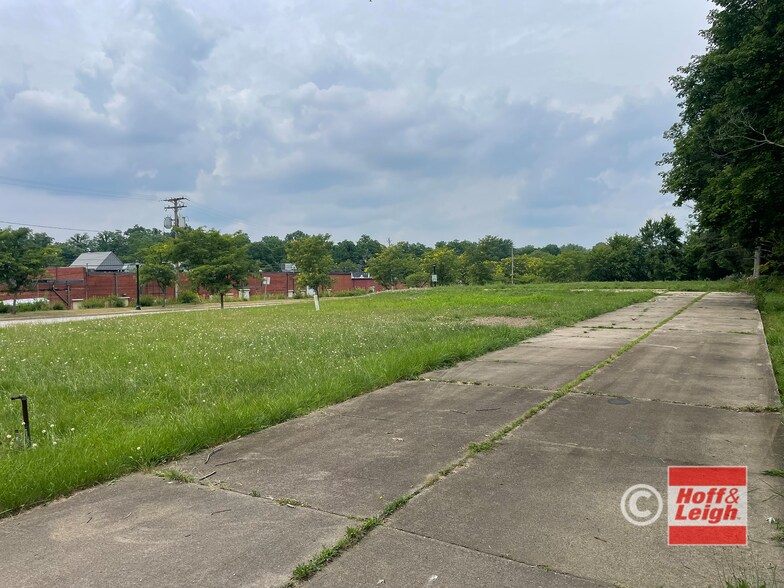 169 East Ave, Tallmadge, OH à vendre - Photo du bâtiment - Image 2 de 4