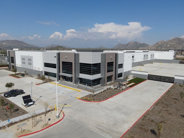 3175 Wilson Ave, Perris, CA à louer - Photo du bâtiment - Image 2 de 6