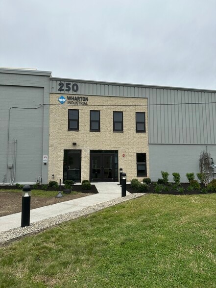 250 Canal Rd, Fairless Hills, PA for lease - Building Photo - Image 2 of 12