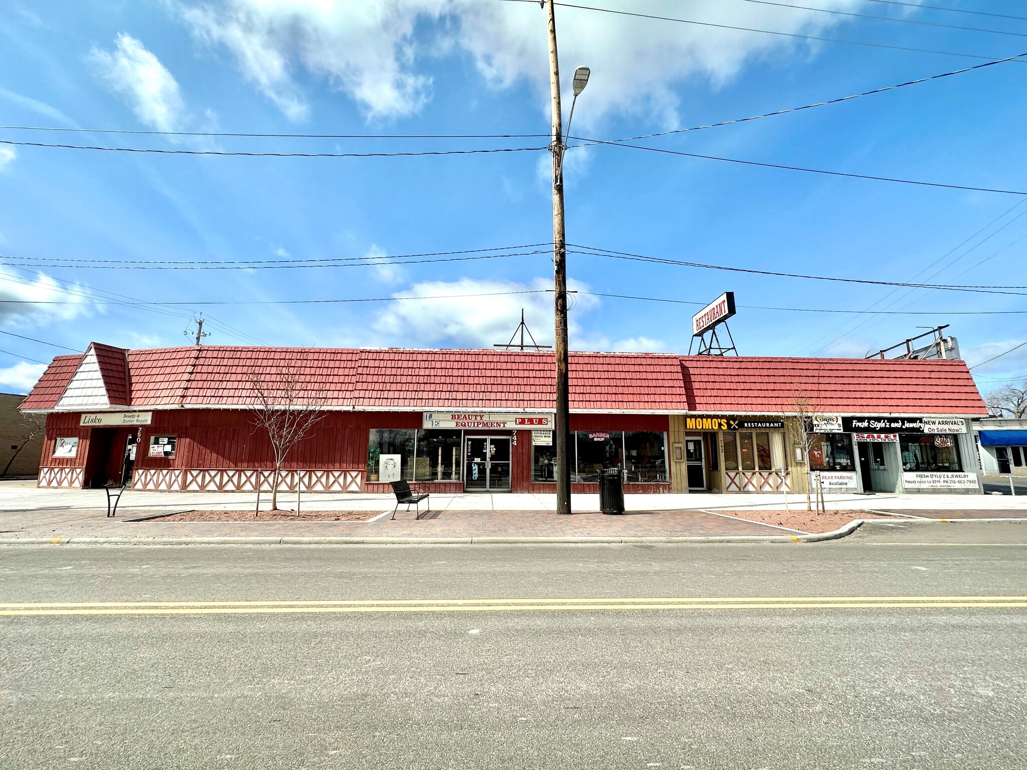 740-750 E 185th St, Cleveland, OH for lease Building Photo- Image 1 of 7