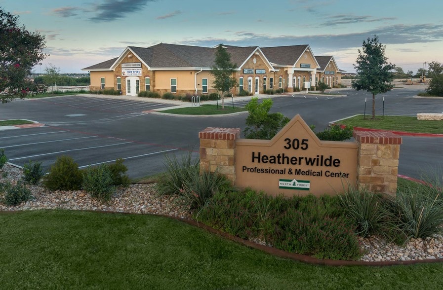 305 N Heatherwilde Blvd, Pflugerville, TX for lease - Building Photo - Image 2 of 6