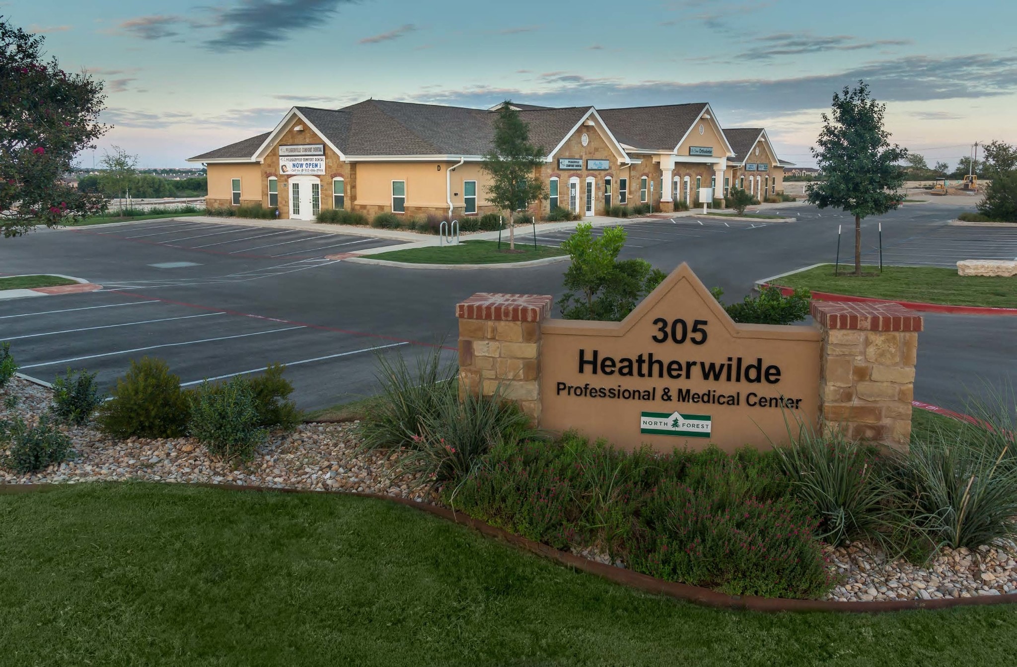 305 N Heatherwilde Blvd, Pflugerville, TX for lease Primary Photo- Image 1 of 6