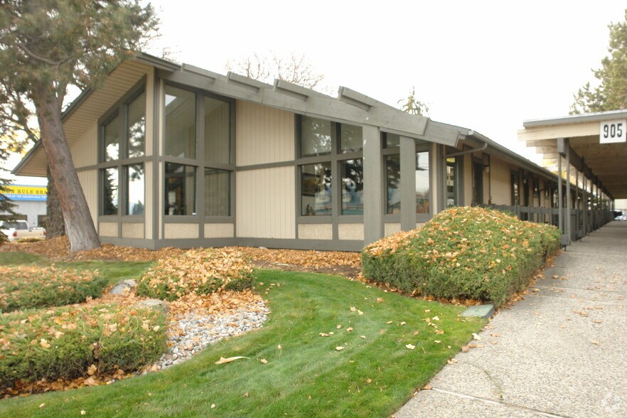 909 N Pines Rd, Spokane Valley, WA à louer - Photo du bâtiment - Image 2 de 7