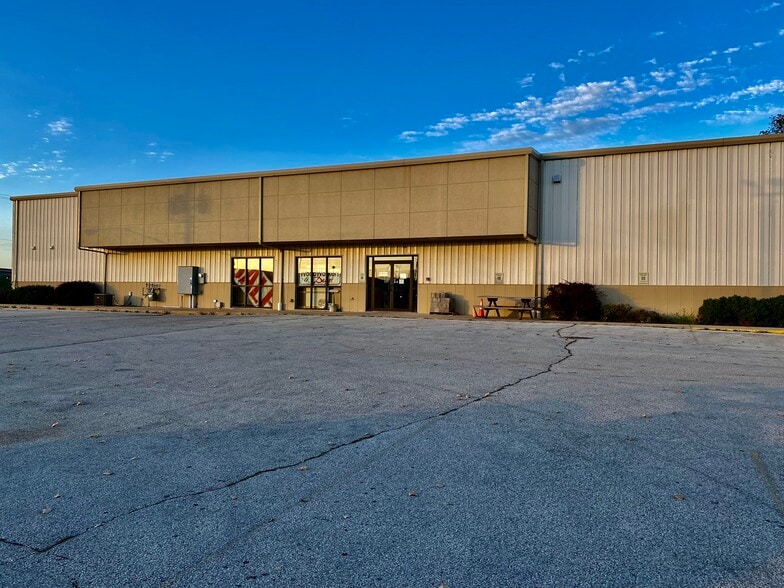 2965 Ramada Way, Green Bay, WI for lease - Building Photo - Image 1 of 5