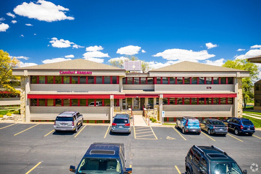 579 D'Onofrio Dr, Madison, WI à vendre - Photo du bâtiment - Image 3 de 8