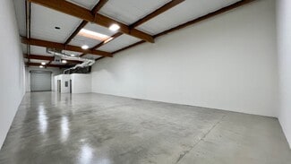Plus de détails pour 18320-18330 Oxnard St, Tarzana, CA - Industriel à louer