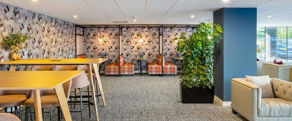 282 Farnborough Rd, Farnborough à louer - Photo du bâtiment - Image 3 de 4