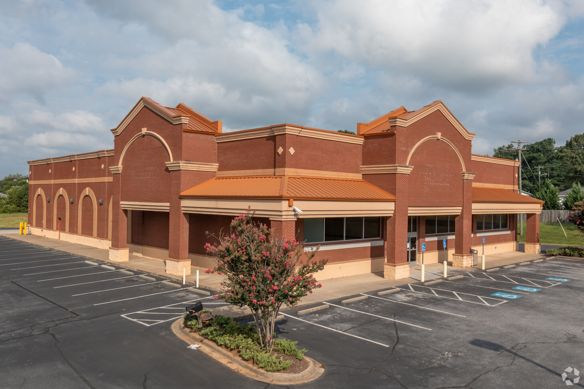 1100 W Wade Hampton Blvd, Greer, SC for sale Building Photo- Image 1 of 1