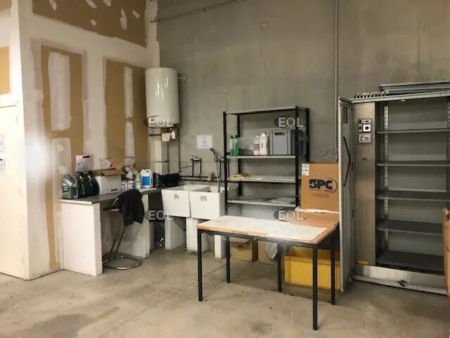 Flex in Châteauneuf-les-Martigues for lease - Interior Photo - Image 2 of 4