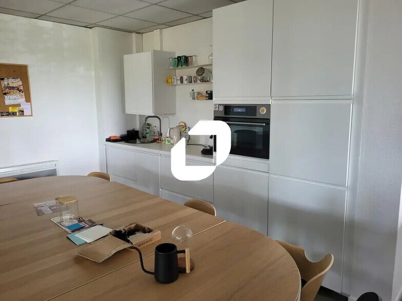 Office in Lezennes for lease - Interior Photo - Image 3 of 7