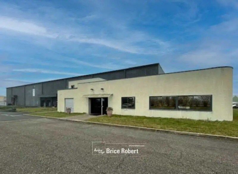 Flex in Saint-André-de-Corcy for lease - Building Photo - Image 2 of 3