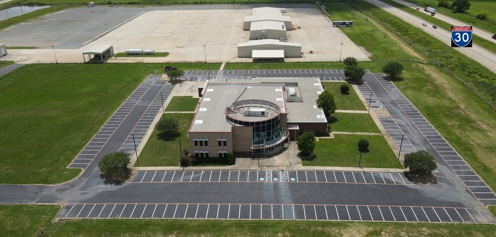 8055 N Highway 67, Texarkana, AR à vendre - Photo du bâtiment - Image 2 de 7