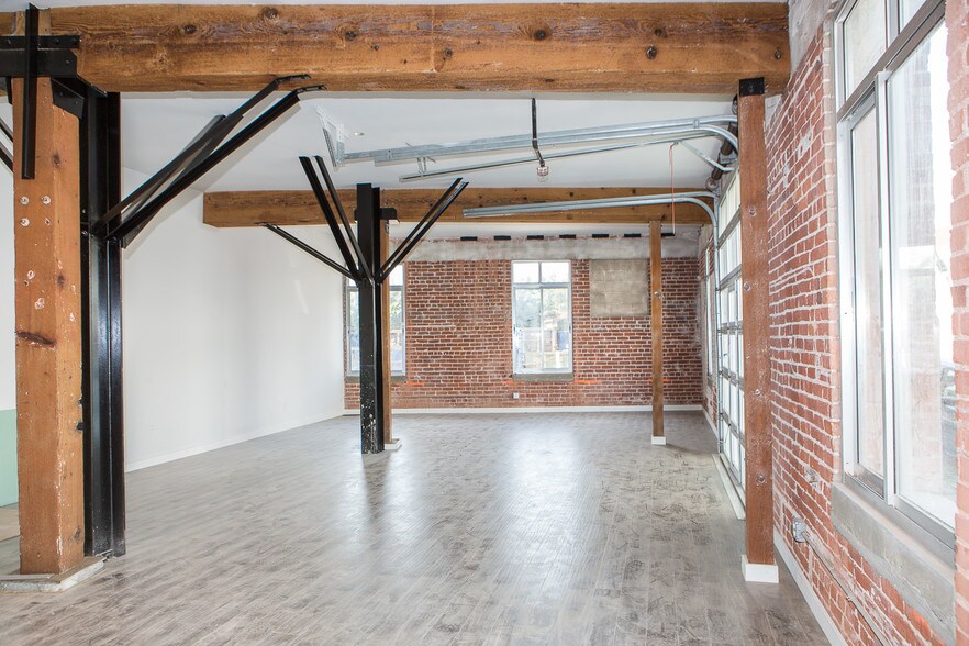 2079 E 15th St, Los Angeles, CA à louer - Photo intérieure - Image 3 de 18