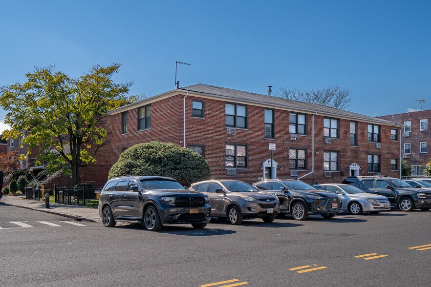 8414-84-18 149th Ave, Jamaica, NY à vendre - Photo du bâtiment - Image 2 de 17