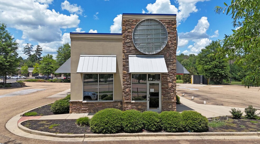 780 Lake Harbour Dr, Ridgeland, MS à louer - Photo du bâtiment - Image 2 de 8