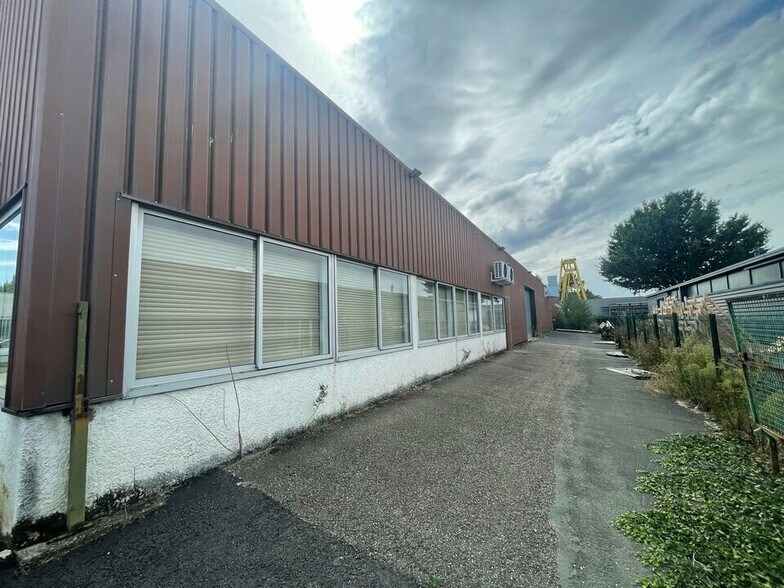 Industrial in Pessac for lease - Building Photo - Image 3 of 11