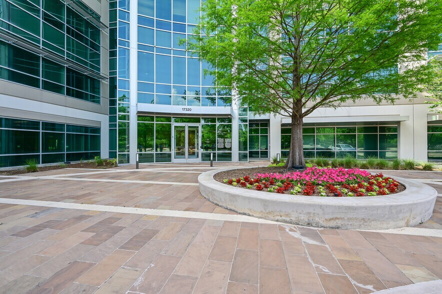 17320 Katy Fwy, Houston, TX for lease - Building Photo - Image 2 of 11