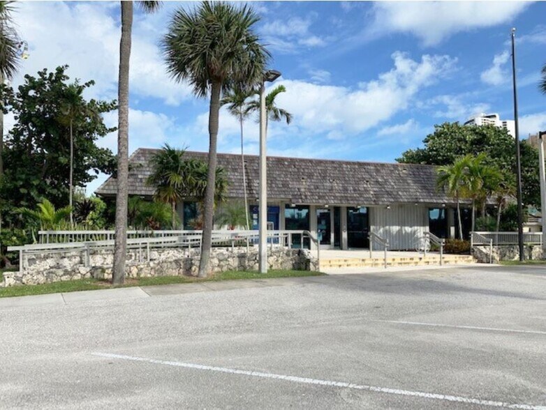 1200 E Blue Heron Blvd, West Palm Beach, FL à louer - Photo du bâtiment - Image 3 de 39