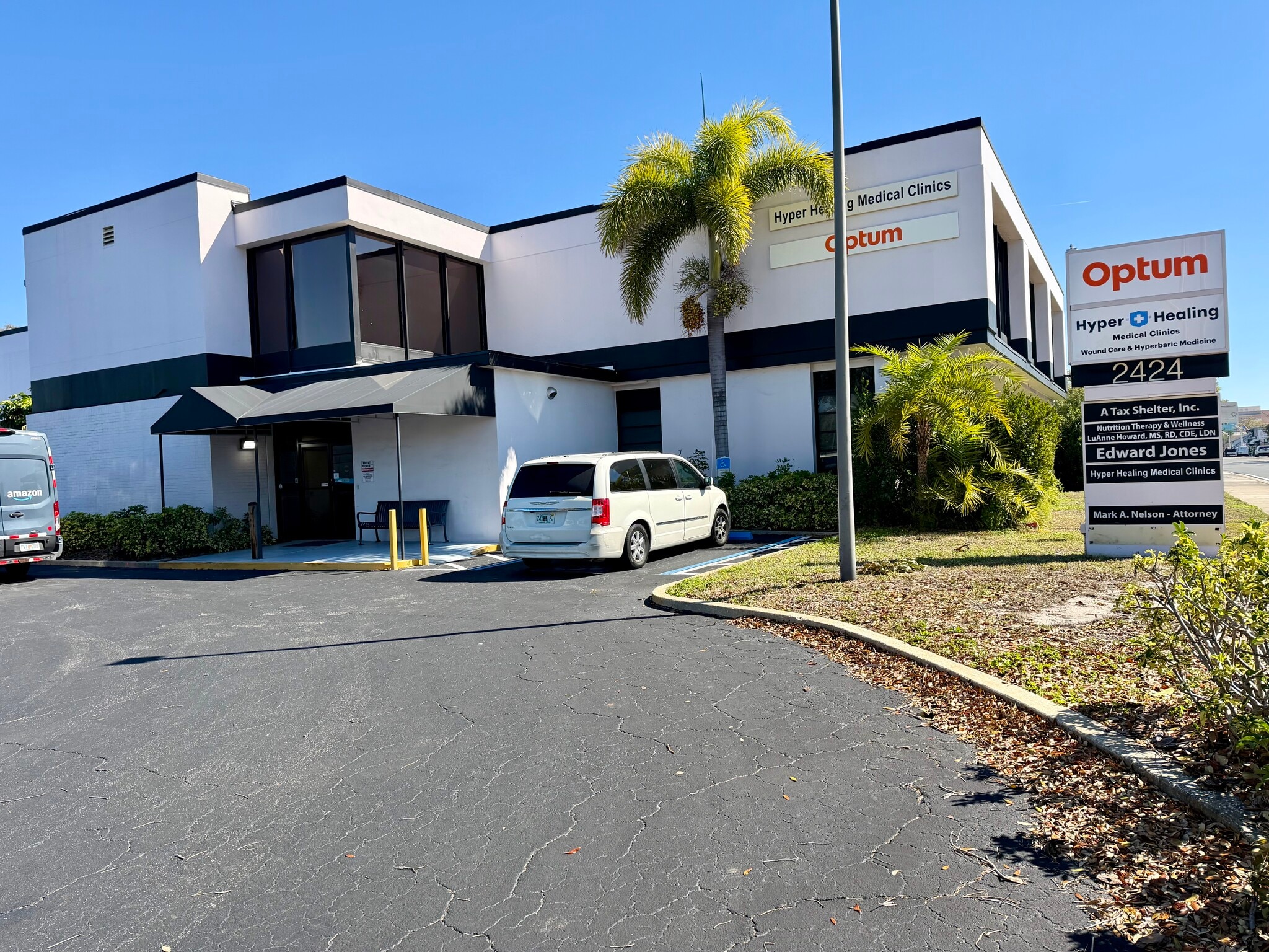 2424 W Manatee Ave, Bradenton, FL for lease Primary Photo- Image 1 of 4