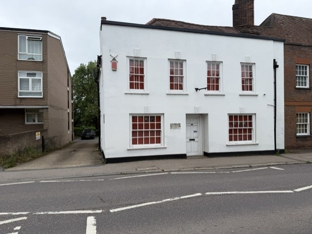 12 High St, Elstree à louer - Photo du bâtiment - Image 2 de 5