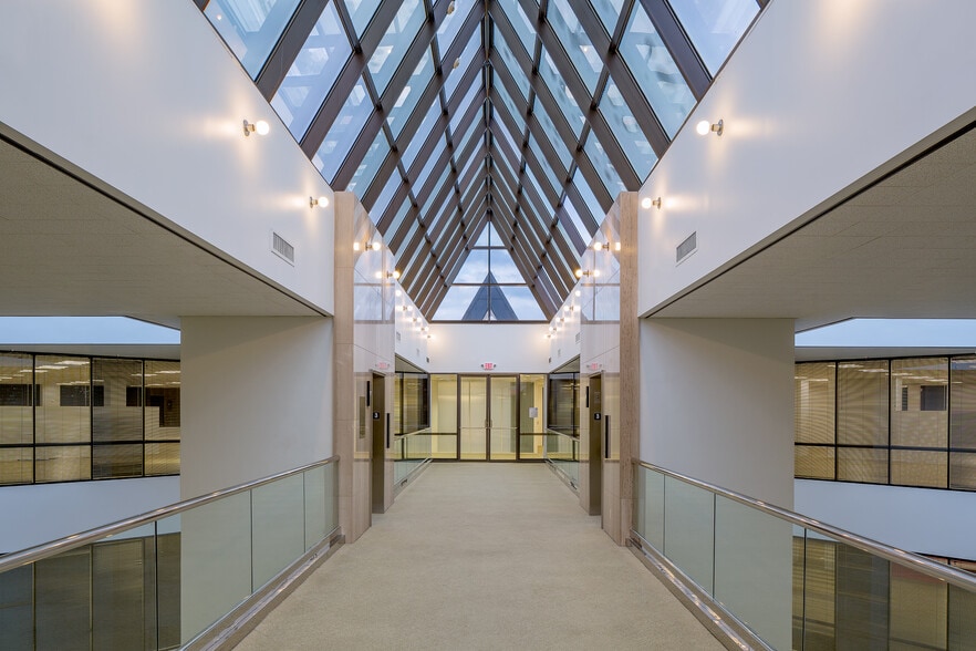 263 N Sam Houston Pky E, Houston, TX à louer - Photo intérieure - Image 3 de 6