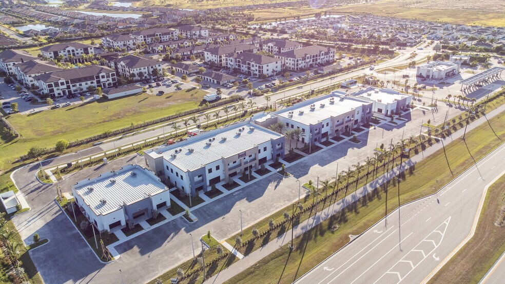 11850-11880 Cheeca Ct, Fort Myers, FL à louer - Photo du bâtiment - Image 3 de 8