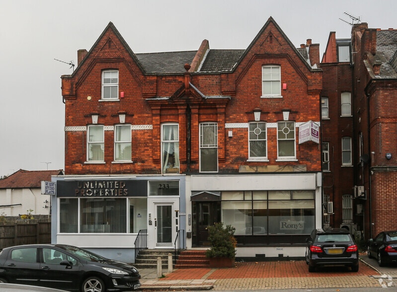 235 Regents Park Rd, London for lease - Primary Photo - Image 1 of 8