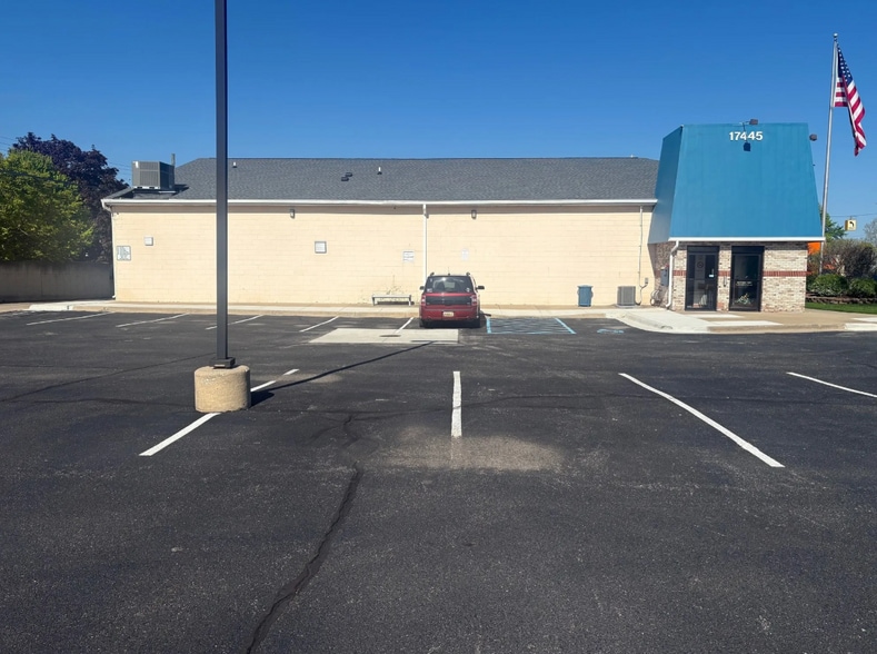 17445 Ecorse Rd, Allen Park, MI for sale - Building Photo - Image 2 of 5
