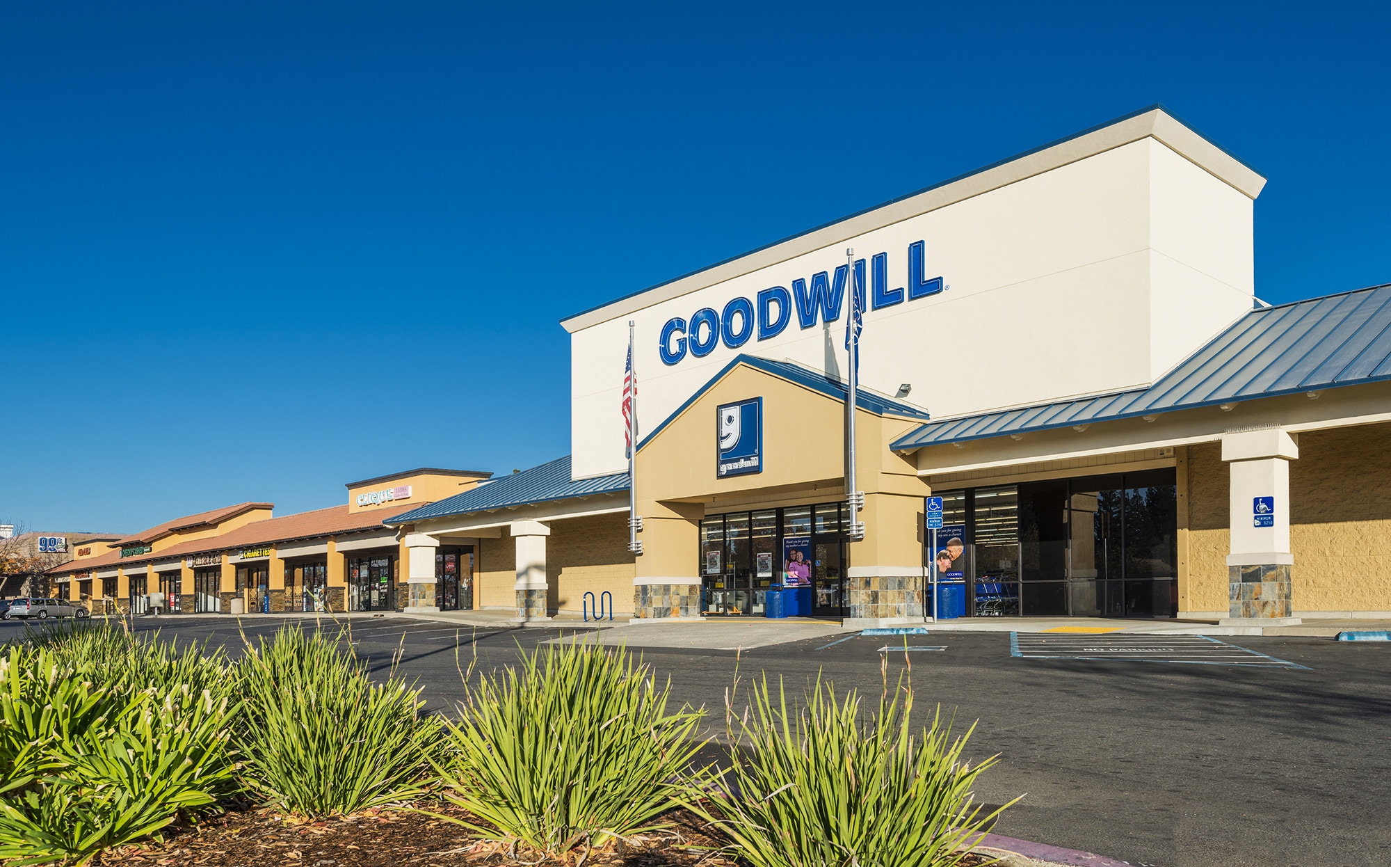 4301-4423 Elkhorn Blvd, Sacramento, CA for lease Primary Photo- Image 1 of 17