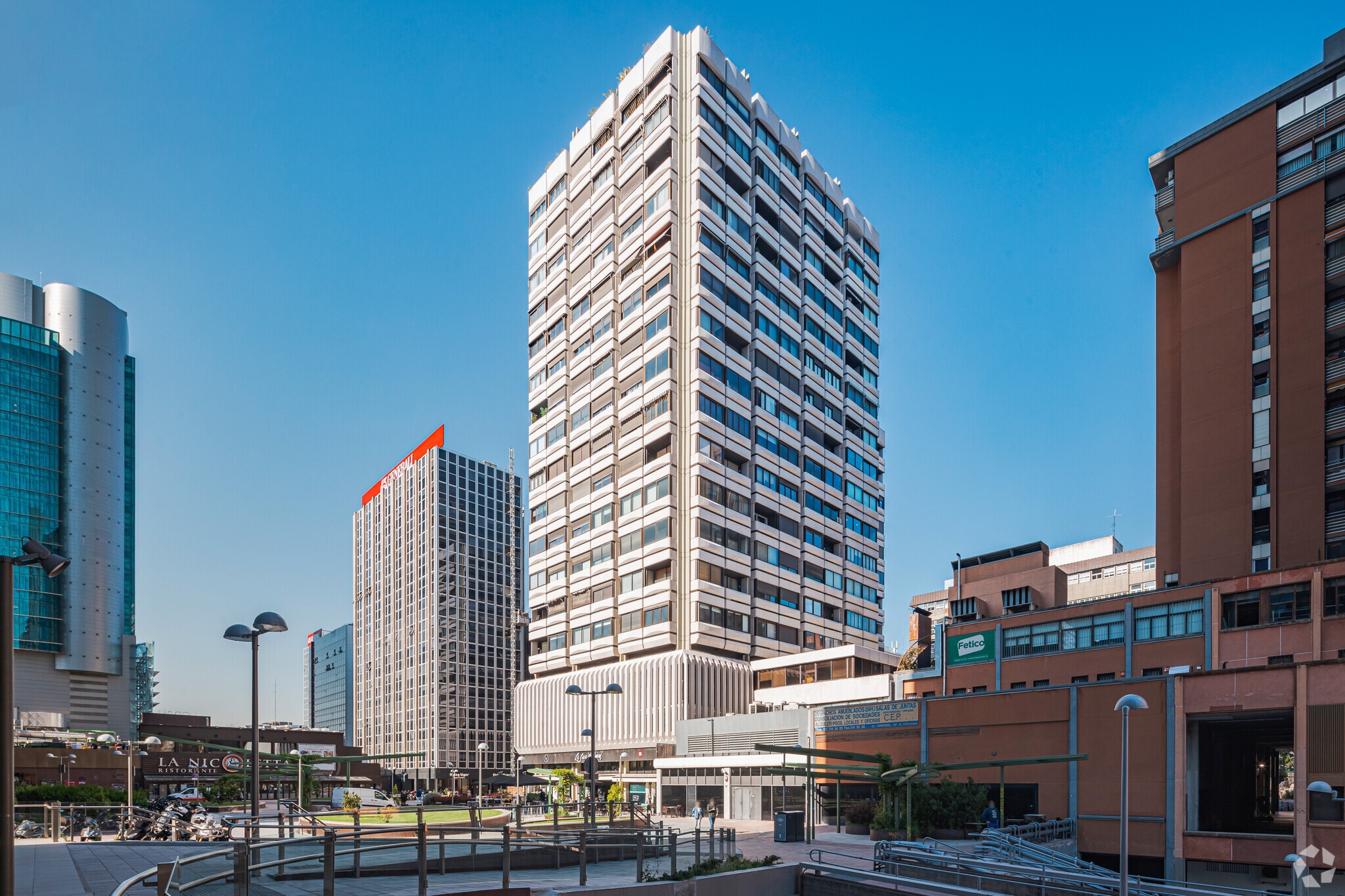 Calle de Orense, 6, Madrid, Madrid à louer Photo du bâtiment- Image 1 de 3