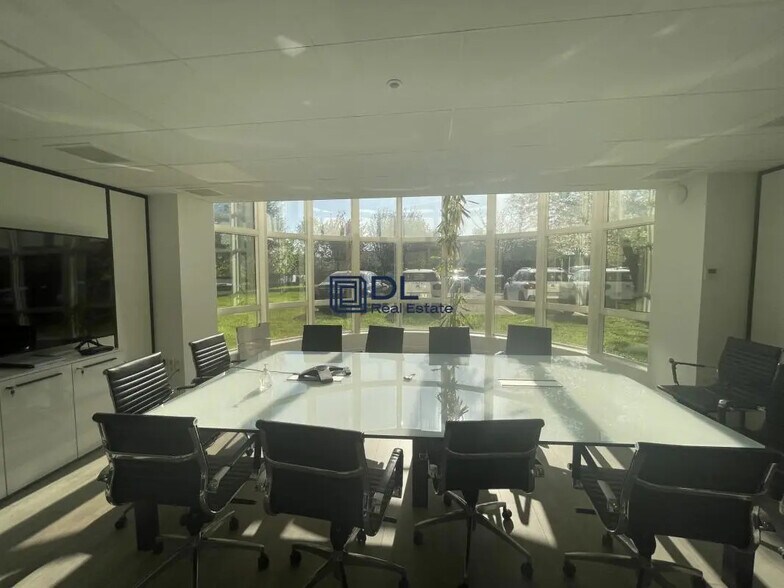 Industrial in Garges-lès-Gonesse for lease - Interior Photo - Image 1 of 7