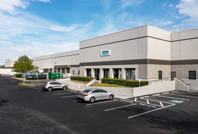 Plus de détails pour 7340 Bryan Dairy Rd, Largo, FL - Industriel à louer