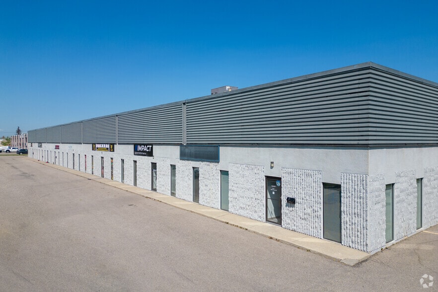 2320 35th Ave NE, Calgary, AB for lease - Building Photo - Image 3 of 8