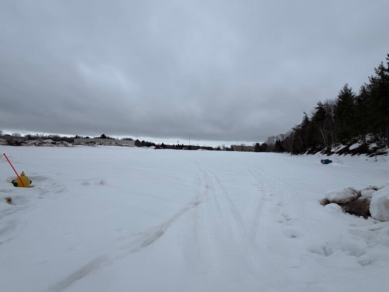 2001 Wilson St, Marquette, MI for sale - Building Photo - Image 2 of 4