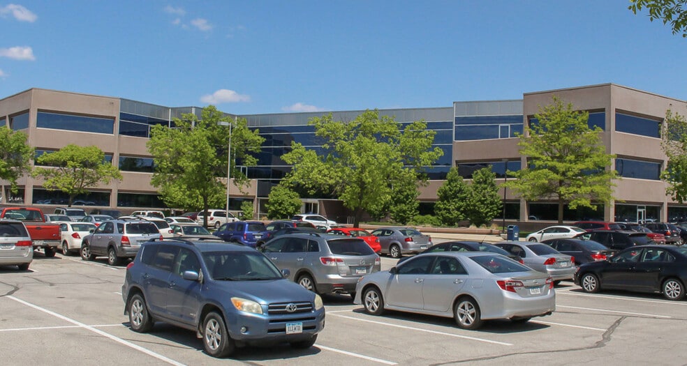 500 SW 7th St, Des Moines, IA à louer - Photo du bâtiment - Image 2 de 15