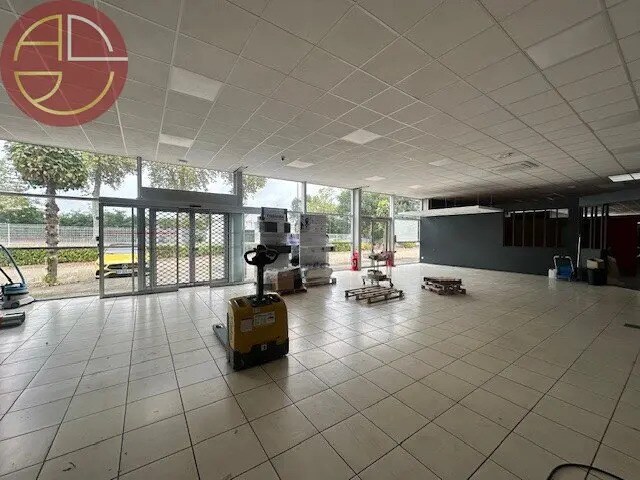 Retail in Toulouse for lease Building Photo- Image 1 of 8