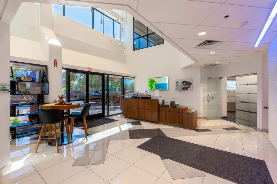 1375 W Drivers Way, Tempe, AZ à vendre - Photo du bâtiment - Image 2 de 12