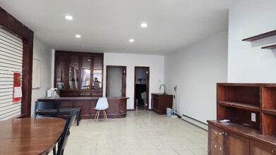 4365 Bowne St, Flushing, NY à louer Photo intérieure- Image 1 de 8