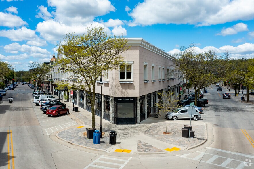 314 W Main St, Waukesha, WI à louer - Photo du bâtiment - Image 2 de 7