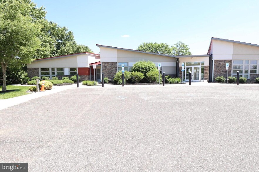 399 Front St, Elmer, NJ à vendre - Photo du bâtiment - Image 2 de 22