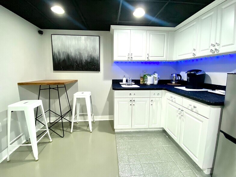 777 S Palm Ave, Sarasota, FL à louer - Photo du bâtiment - Image 2 de 15